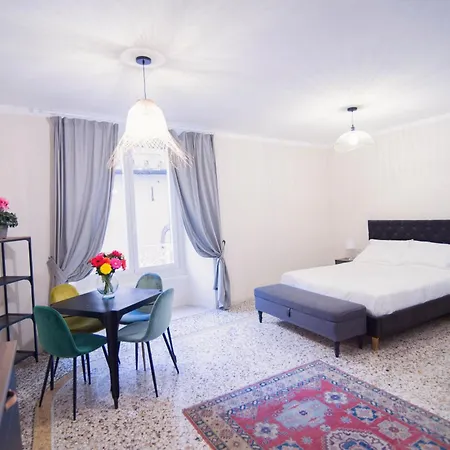 La Piazzetta & 3*